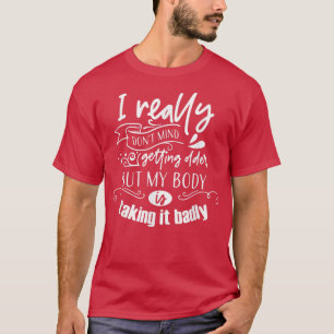Camiseta No Me Importa Envejecer Pero Mi Cuerpo Lo Está Tom