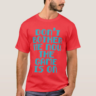 Camiseta no me molestes ahora que el juego está en el chico