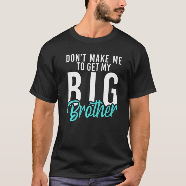 Camiseta No me obliguen a buscar a mi hermano pequeño. (Anverso)