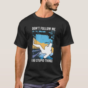 Camiseta No me sigas hago cosas estúpidas liberen a Scuba D