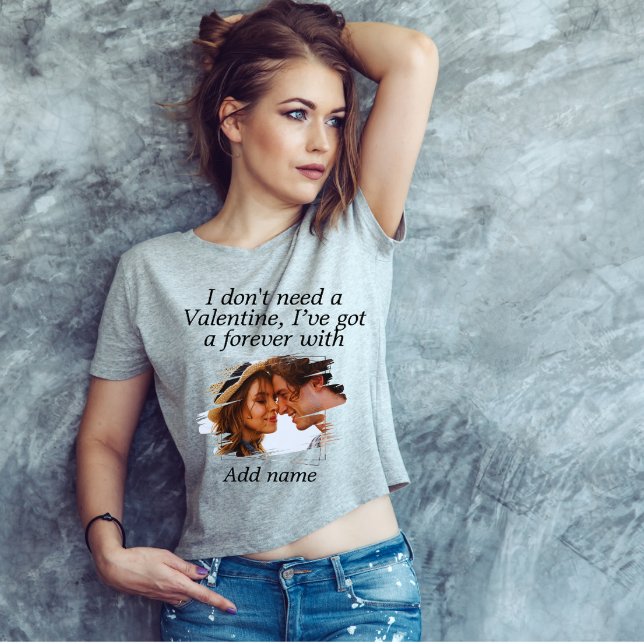 Camiseta No necesito un San Valentín con el que tengo un fu (Subido por el creador)