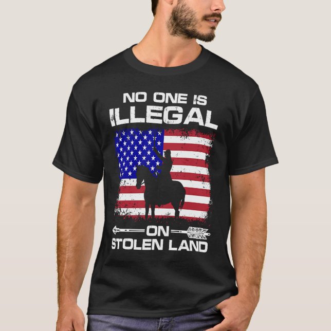 Camiseta No one is illegal on stolen Land Indigenous Immigr (Anverso)