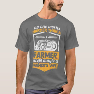 Camiseta No One Works Harder Farmer's Wife Tractor Girl Gir