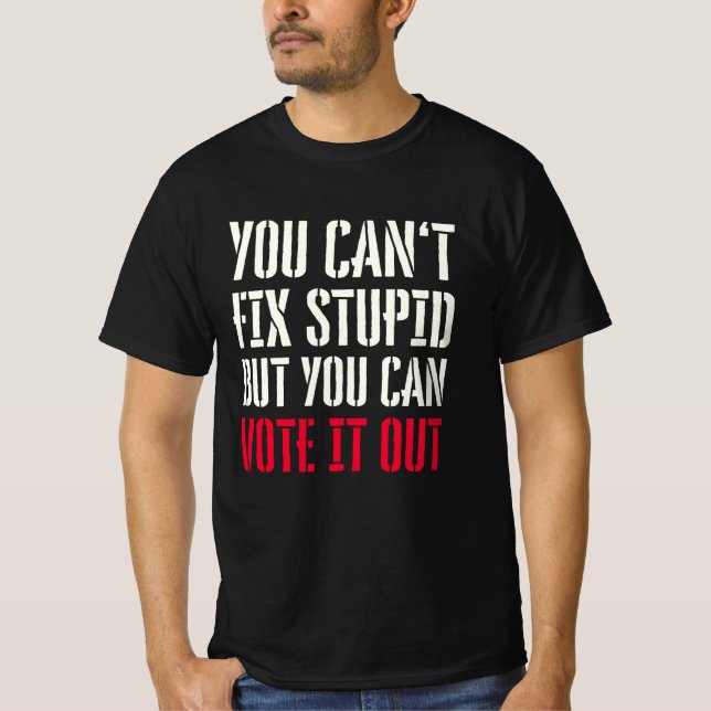 CAMISETA NO PUEDES ARREGLAR ESTÚPIDO PERO PUEDES VOTARLO (Anverso)
