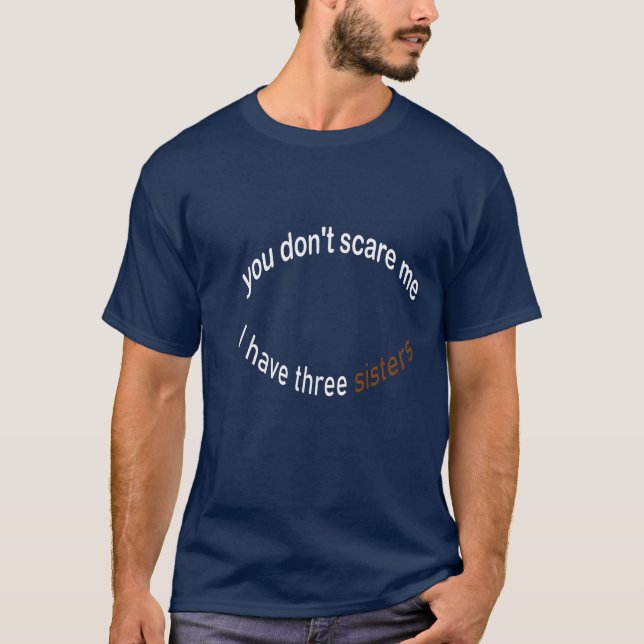Camiseta no puedes asustarme. Tengo tres hermanas T-Shirt. (Anverso)
