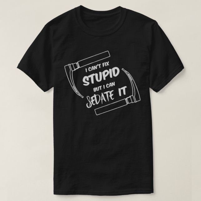 Camiseta No Puedo Arreglar Estúpido Pero Puedo Sedarlo 1 (Diseño del anverso)