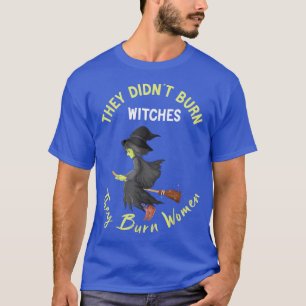 Camiseta No quemaron brujas, quemaron camisas de mujeres.