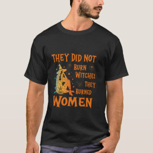Camiseta No quemaron brujas quemaron halloween de mujeres