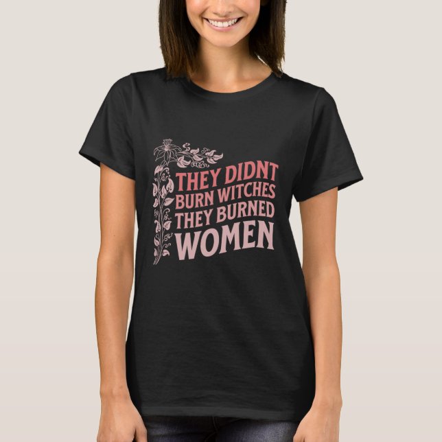 Camiseta No quemaron brujas quemaron mujeres brujas Femini (Anverso)