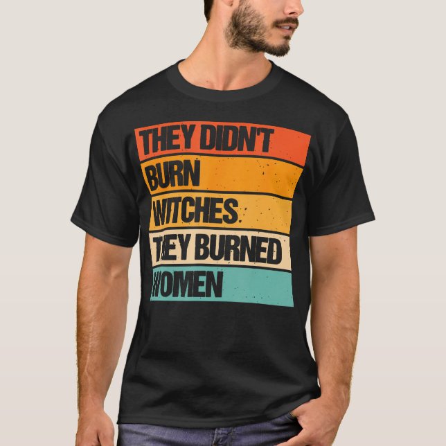 Camiseta No Quemaron Testigos, Quemaron Mujeres. (Anverso)