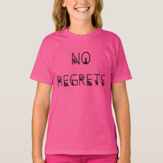 Camiseta No Regrets gatos negros letra palabras apiladas