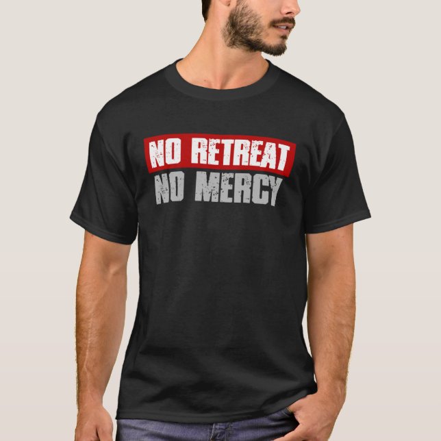 Camiseta NO RETREAT NO MERCY Bold Defiant Motivating (Anverso)