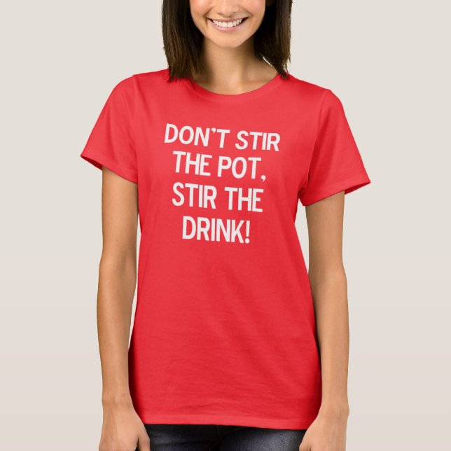 Camiseta No revuelva el pote, revuelven la bebida (Anverso)