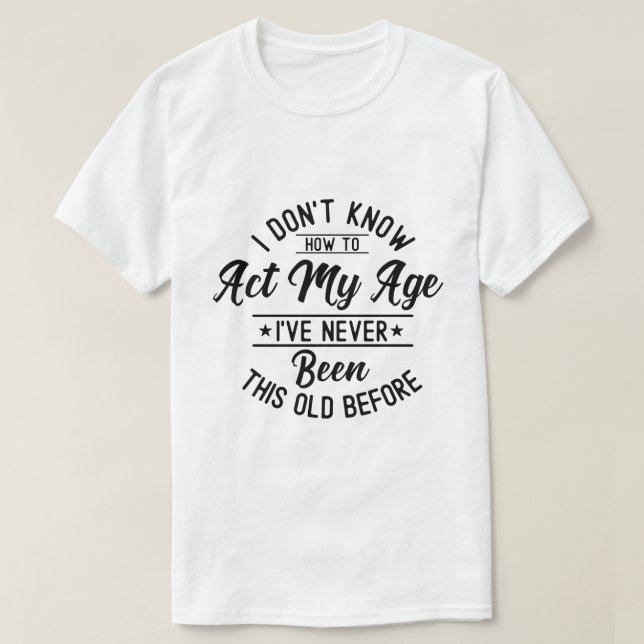 Camiseta No Sé Cómo Actuar a Mi Edad Cumpleaños Divertido (Diseño del anverso)