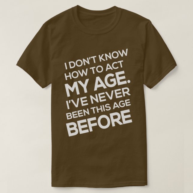 Camiseta No Sé Cómo Actuar En Mi Edad Nunca He Sido Esto. (Diseño del anverso)