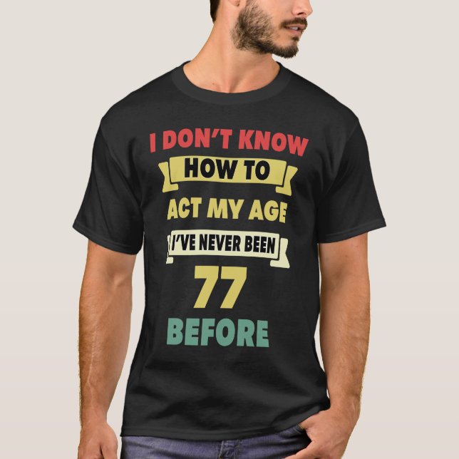 Camiseta No sé cómo actuar mi edad Sarcástica 77º nacimient (Anverso)