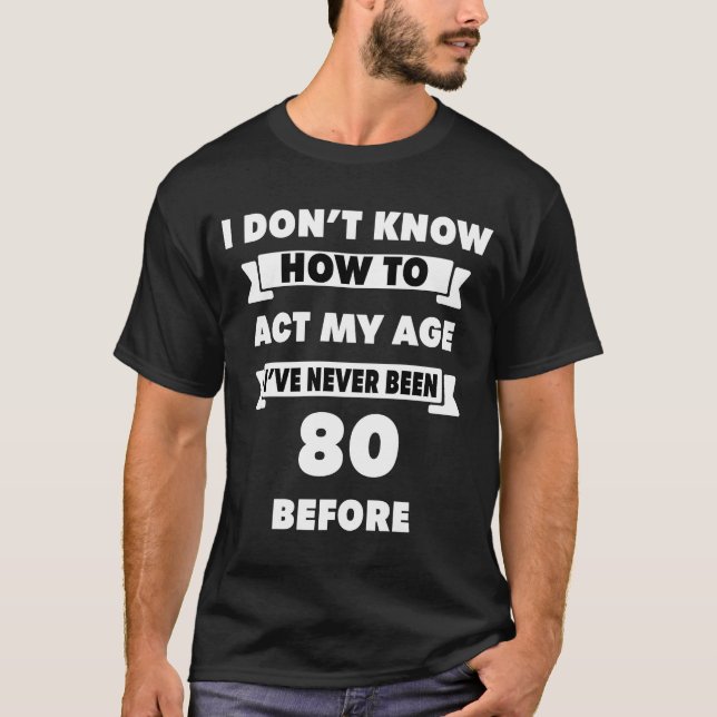 Camiseta No sé cómo actuar mi edad Sarcástica 80 cumpleaños (Anverso)