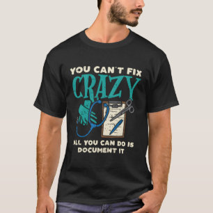 Camiseta No se puede arreglar a la loca divertida enfermera