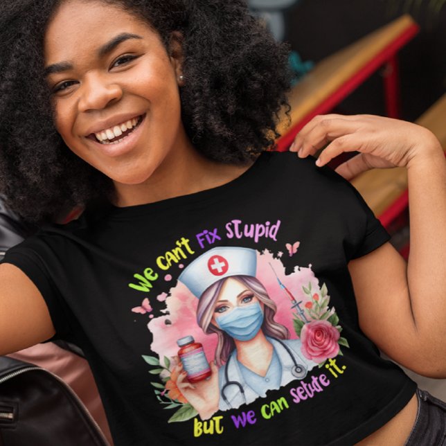Camiseta No se puede arreglar lo estúpido: la enfermera mel (Subido por el creador)