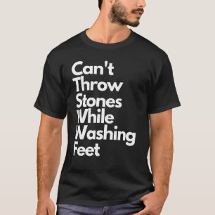Camiseta No se pueden tirar piedras mientras se lava la cam