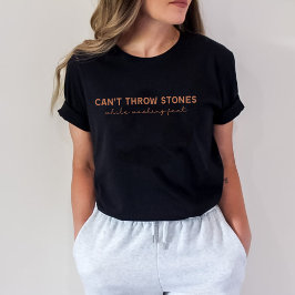 Camiseta No se pueden tirar piedras mientras se lavan los p