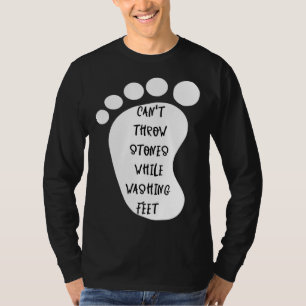 Camiseta No se pueden tirar piedras mientras se lavan los p