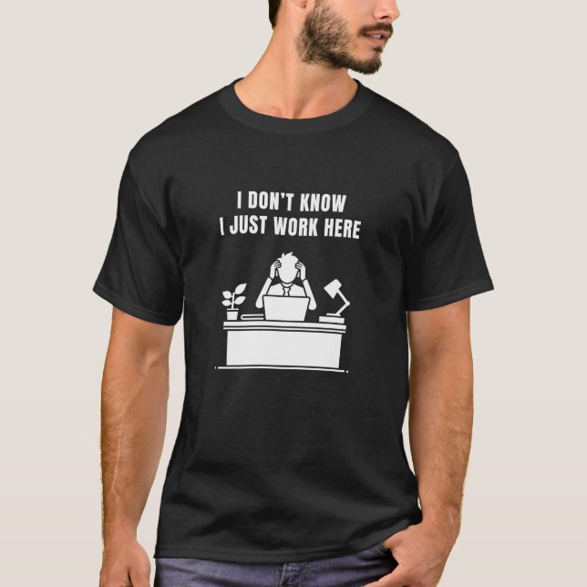 Camiseta No sé que solo trabajo aquí humor en el lugar de t (Anverso)