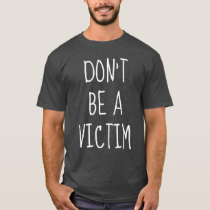 Camiseta No sea una oscuridad de la víctima