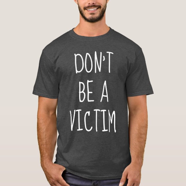 Camiseta No sea una oscuridad de la víctima (Anverso)