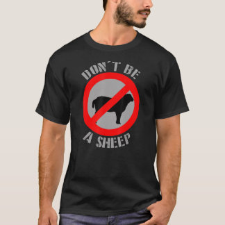 Camiseta No seas una oveja política de la oveja de la liber