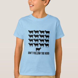 Camiseta No sigas a la manada de ovejas sé tus propios hijo