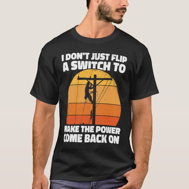Camiseta No sólo voltear un interruptor Lineman Lineworker  (Anverso)