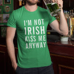 Camiseta No soy irlandés, bésame de todos modos<br><div class="desc">No tienes que ser irlandés para entrar en la diversión del día del Paddy. Celebrar el Día de San Patricio con nuestra graciosa y festiva tipografía de tee en verde brillante,  que presenta "No soy irlandés,  bésame de todos modos" con letras en negrita y blanco.</div>