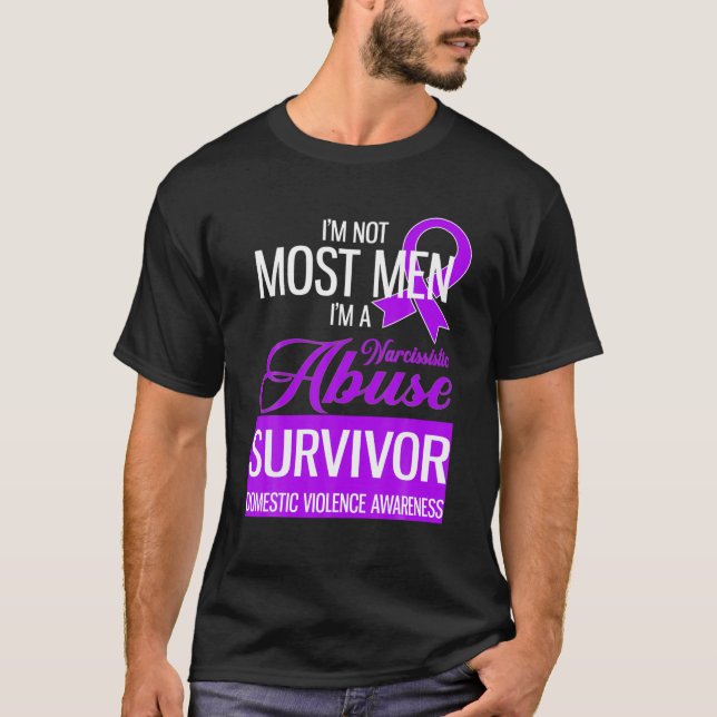 Camiseta No soy la mayoría de los hombres soy un sobrevivie (Anverso)