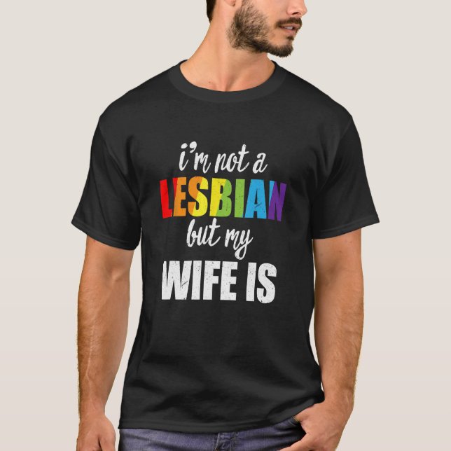 Camiseta No Soy Lesbiana, Pero Mi Esposa Es LGTB. (Anverso)