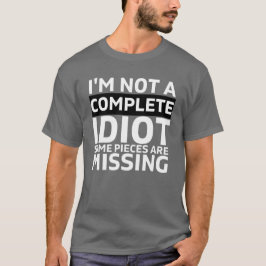 Camiseta NO SOY UN IDIOTA COMPLETO, faltan algunas piezas