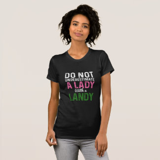 Camiseta No subestime a una señora con un Landy