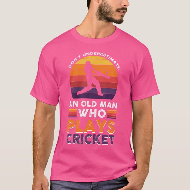 Camiseta No Subestimes A Un Hombre Mayor Que Juega Cricket (Anverso)