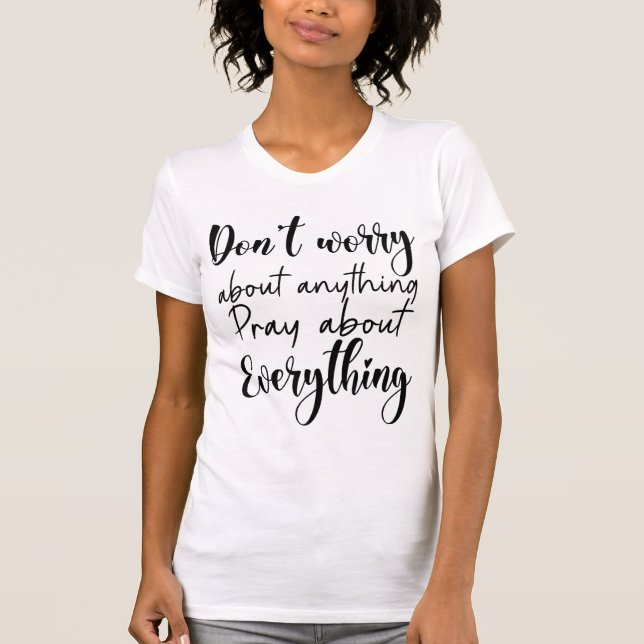 Camiseta No te preocupes por nada, recen por todo (Anverso)