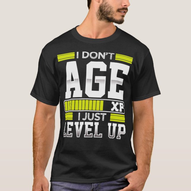 Camiseta No tengo edad Yo Nivelo A Los Jugadores Divertidos (Anverso)
