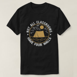 Camiseta No Todas Las Aulas Tienen Cuatro Paredes Hogar-Col