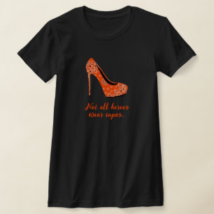Camiseta No todos los héroes llevan mayúsculas Stiletto