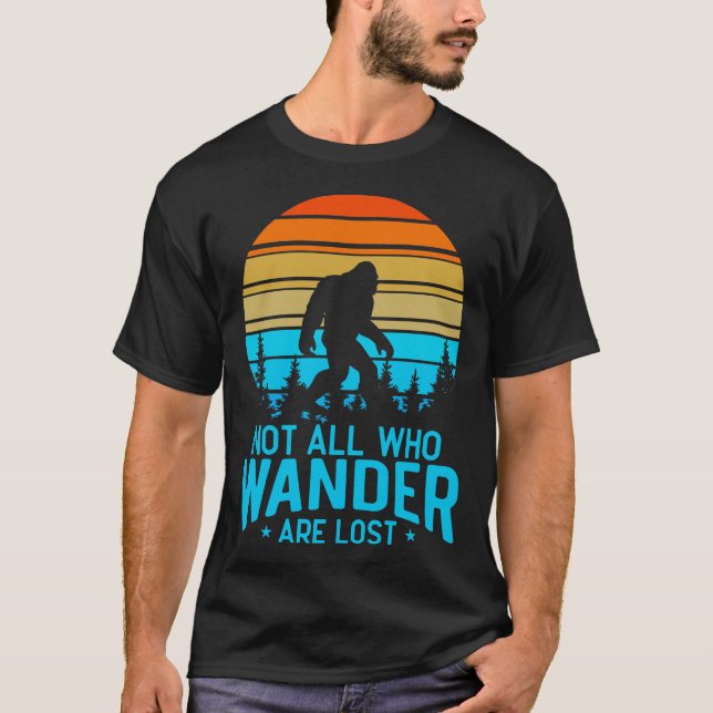 Camiseta No Todos Los Que Despertan Se Pierden A Pie Grande (Anverso)