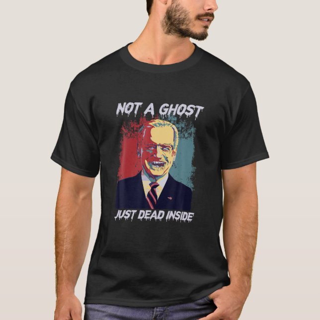 Camiseta No un fantasma acaba de morir dentro de Biden Zomb (Anverso)