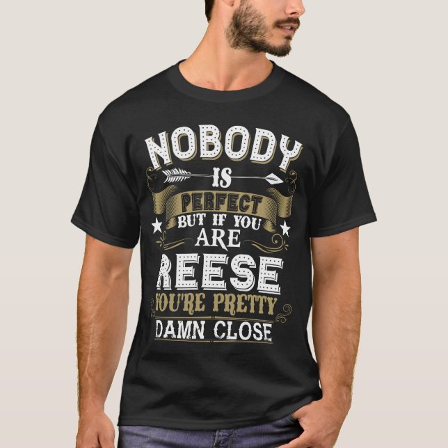 Camiseta Nobody Is Perfect But You Are REESE Family Name (Anverso)
