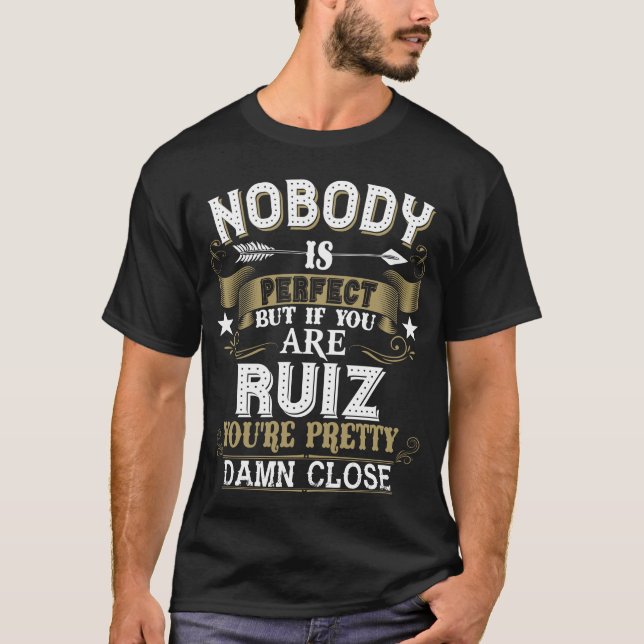 Camiseta Nobody Is Perfect But You Are RUIZ Family Name (Anverso)