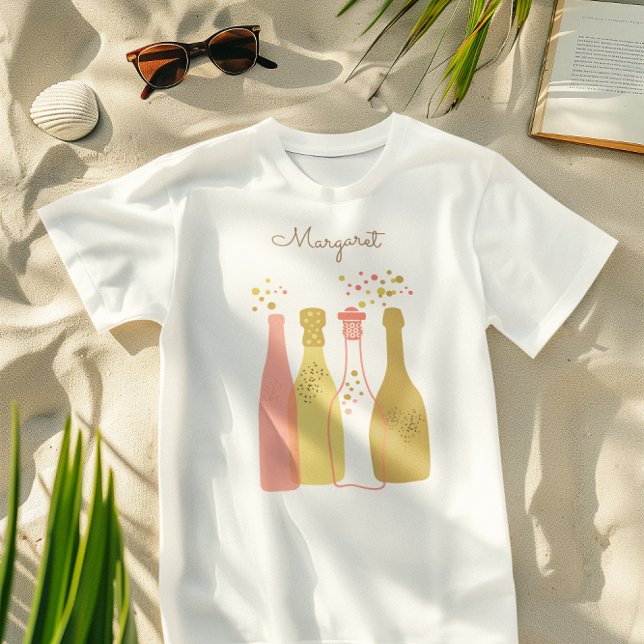 Camiseta Noche de chicas de champán retro lindo personaliza (For a bachelorette part or any time, our retro Champagne T-shirt sports a cute golden retro look.)