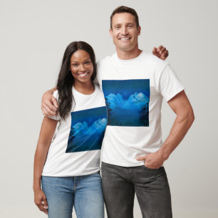 Camiseta Noche de invierno en las montañas por Harald Sohlb