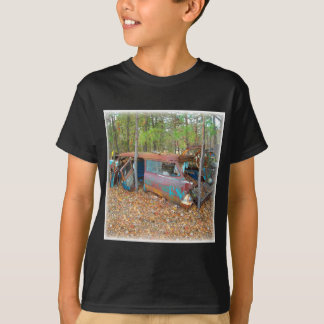 Camiseta Nómada 1957 de Chevy que aherrumbra en Junkyard