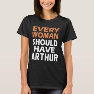 Camiseta Nombre Arthur Cada Mujer Debería Tener Un Arturo